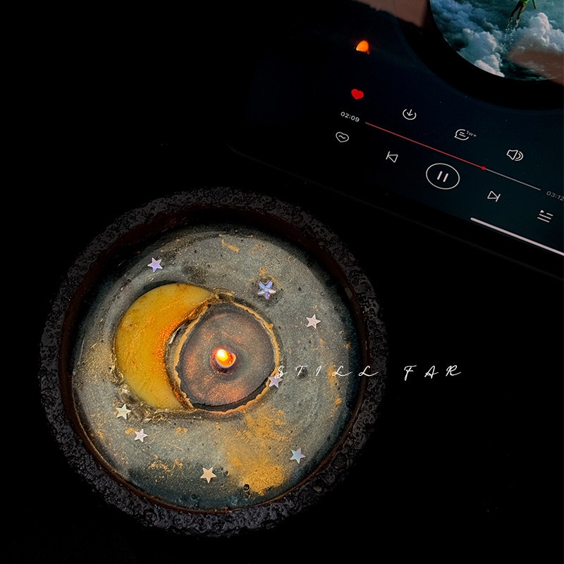 Świeca zapachowa Melting Moon, – Home Decor Aesthetic recenzja i cena